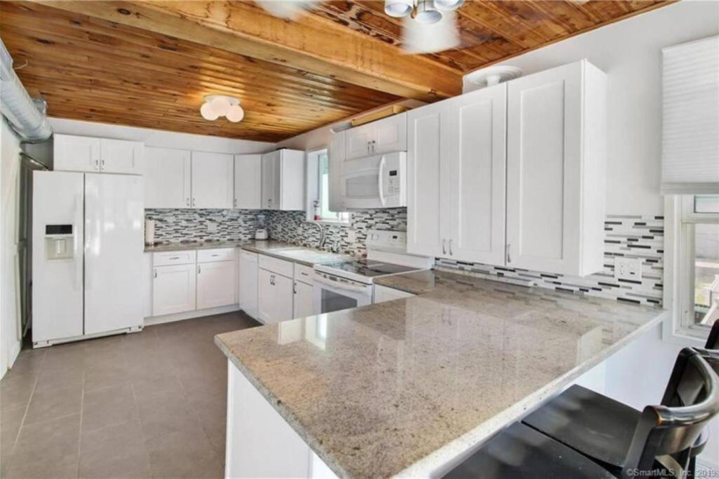 Cozy Beach - Direct Waterfront! East Haven Luaran gambar